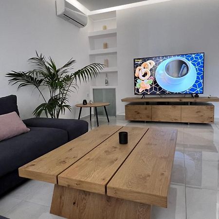 Modern Apartment Close To Airport With Gym And Bbq Iraklio Exteriér fotografie