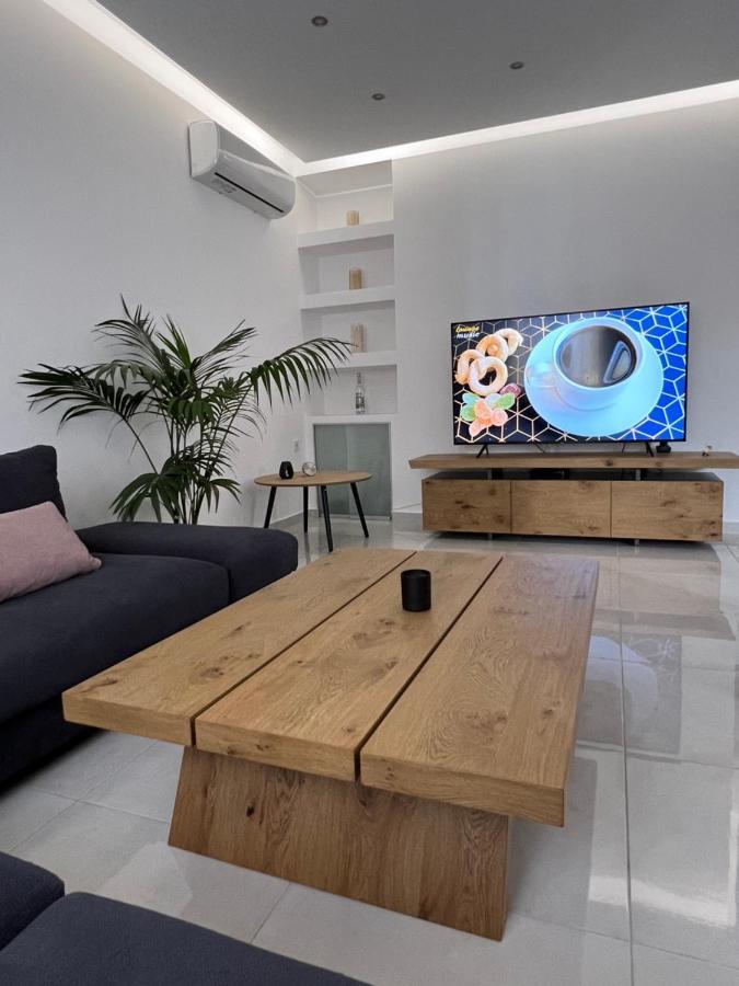 Modern Apartment Close To Airport With Gym And Bbq Iraklio Exteriér fotografie