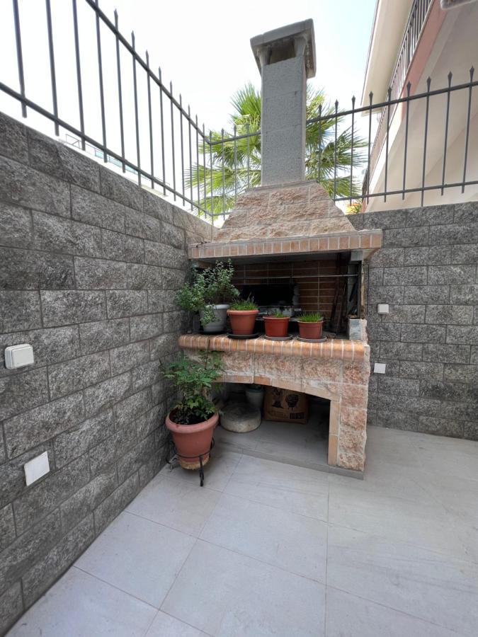 Modern Apartment Close To Airport With Gym And Bbq Iraklio Exteriér fotografie