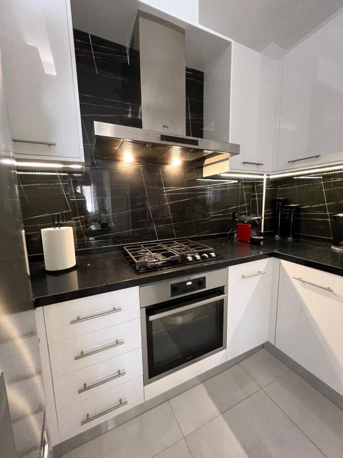 Modern Apartment Close To Airport With Gym And Bbq Iraklio Exteriér fotografie